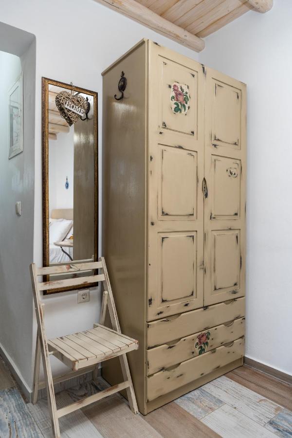 Elizabeth'S Small Apartment Naxos City Exterior photo